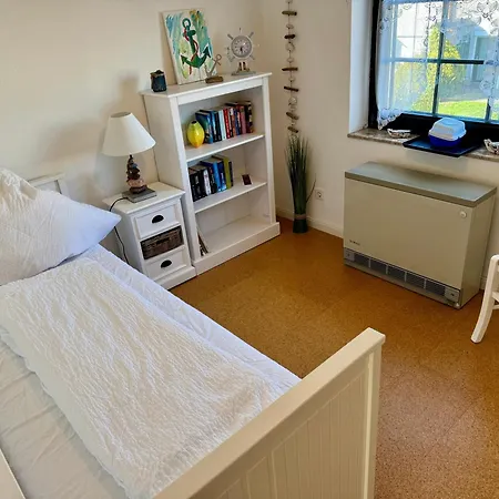 Kajuete Am Norderhafen Holiday home *